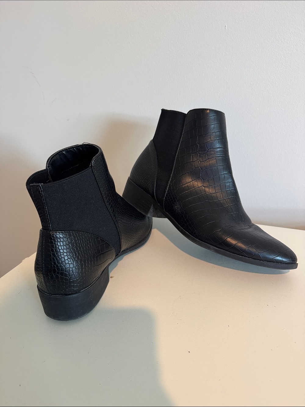 Women's Black Croc-Texture Chelsea Ankle Faux Leather Boots Tru Comfort size 9.5